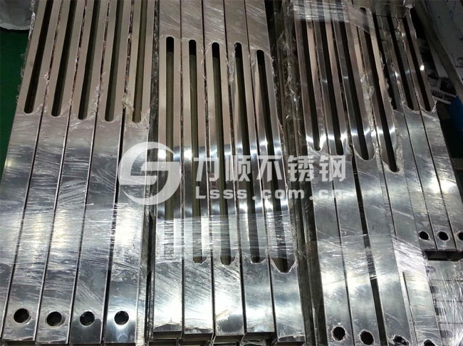 方管切長條孔_激光切管
